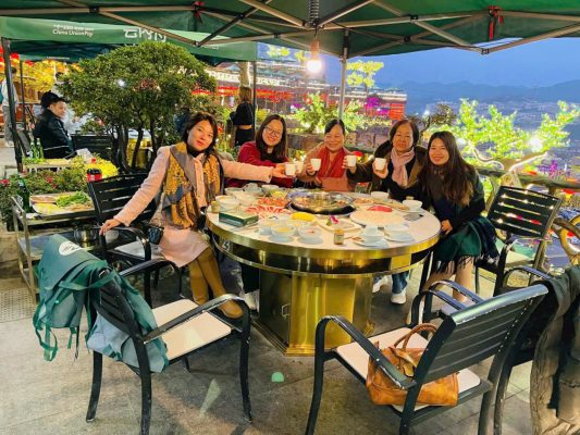 Chị Chi – Trùng Khánh Cung Yến